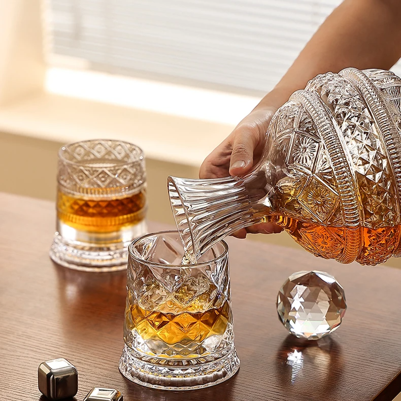 The Aurora Decanter